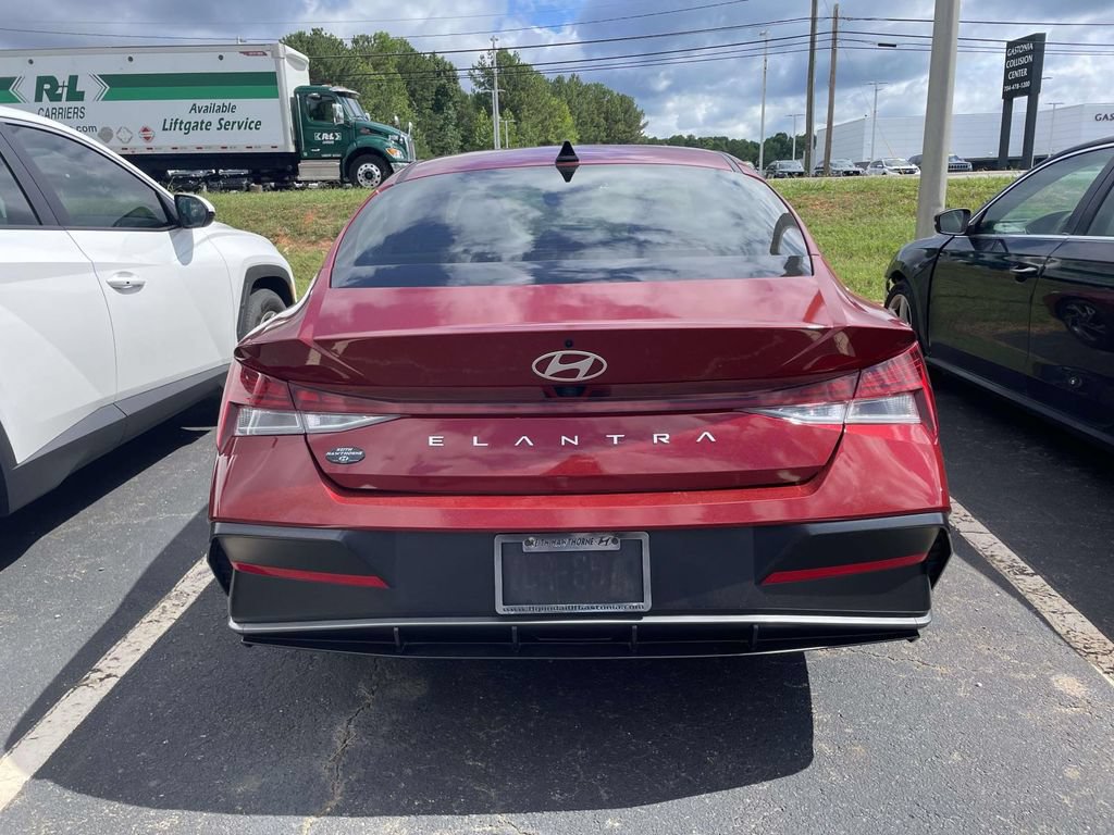 Certified 2024 Hyundai Elantra SEL w/ Convenience Package FWD image 5