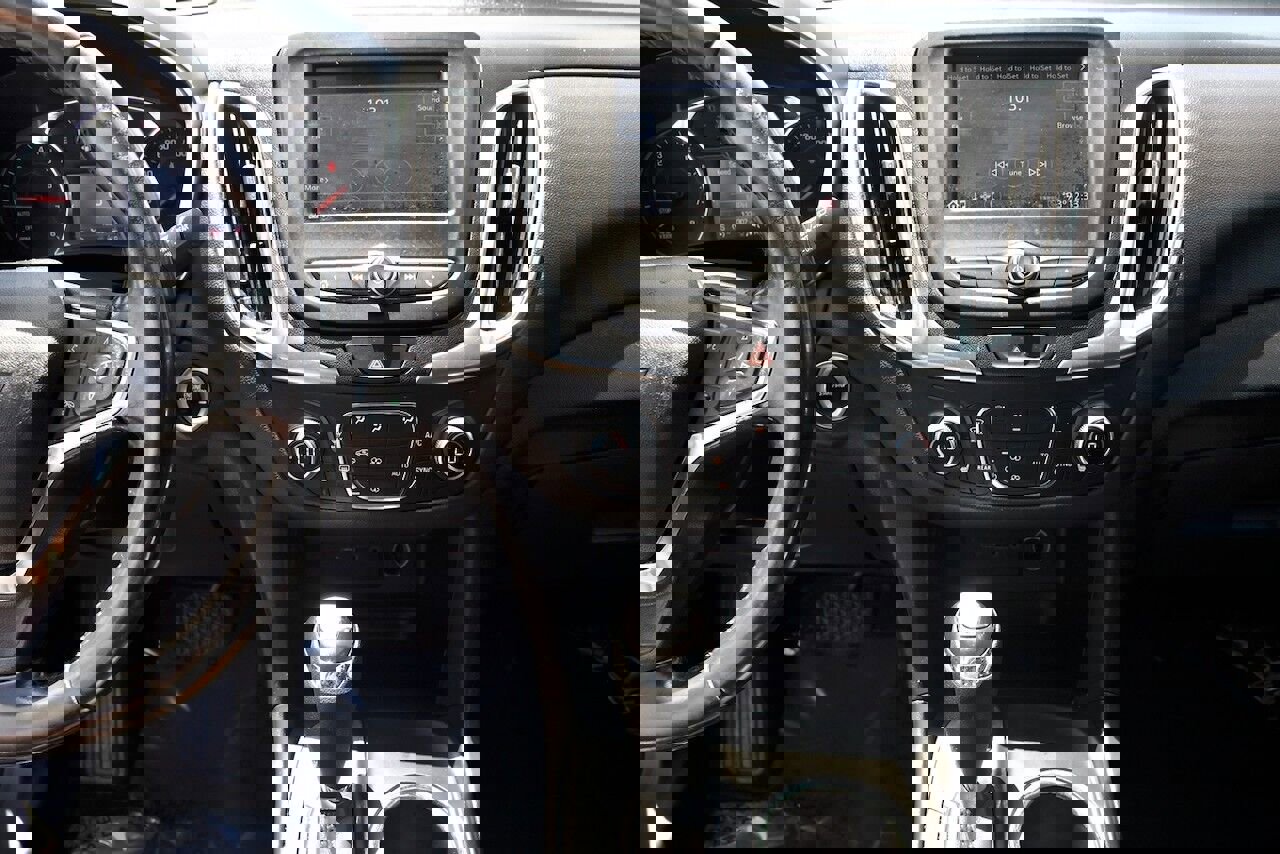 Used 2021 Chevrolet Equinox LT w/ Driver Convenience Package image 24