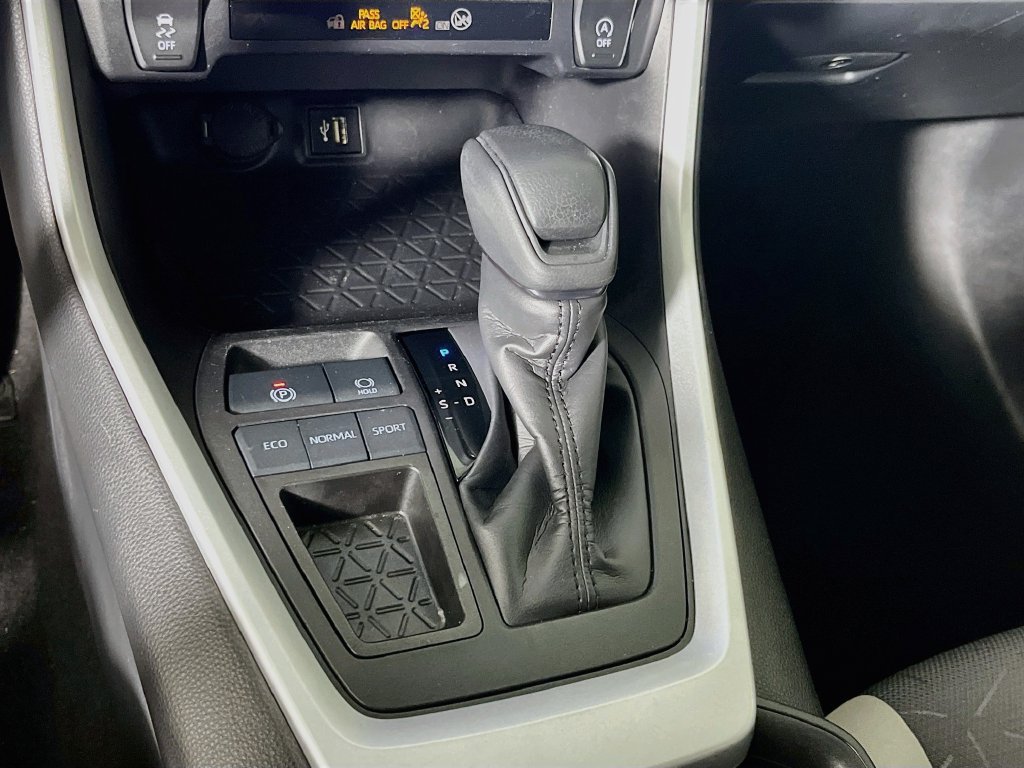 Used 2024 Toyota RAV4 XLE w/ Convenience Package FWD image 23