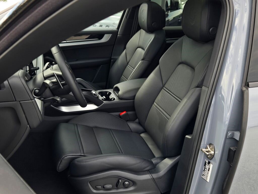 New 2025 Porsche Cayenne S image 5
