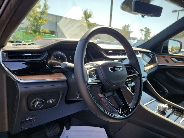Used 2026 Jeep Grand Cherokee Summit w/ Obsidian Package AWD/4WD image 21