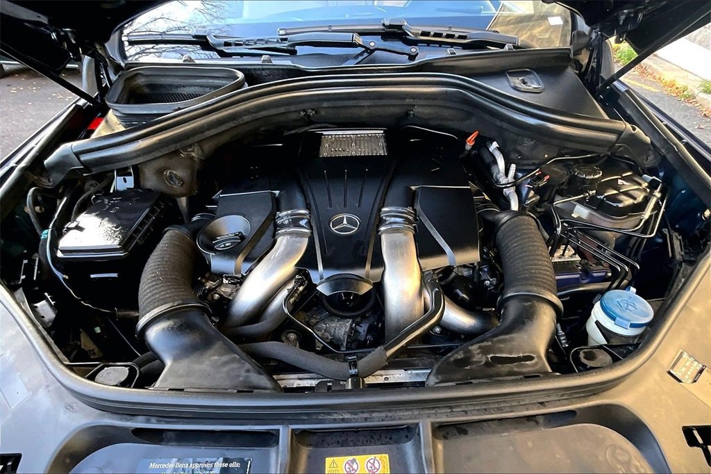 Used 2016 Mercedes-Benz GL 550 4MATIC image 31