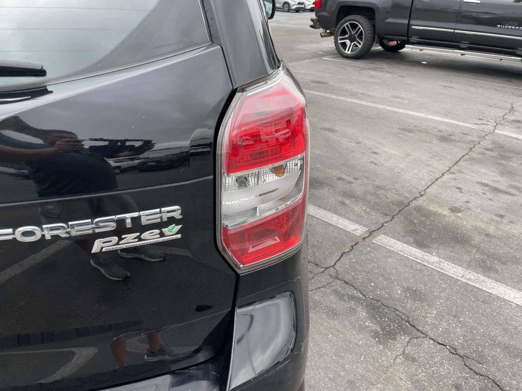 Used 2015 Subaru Forester 2.5i w/ Alloy Wheel Package image 17