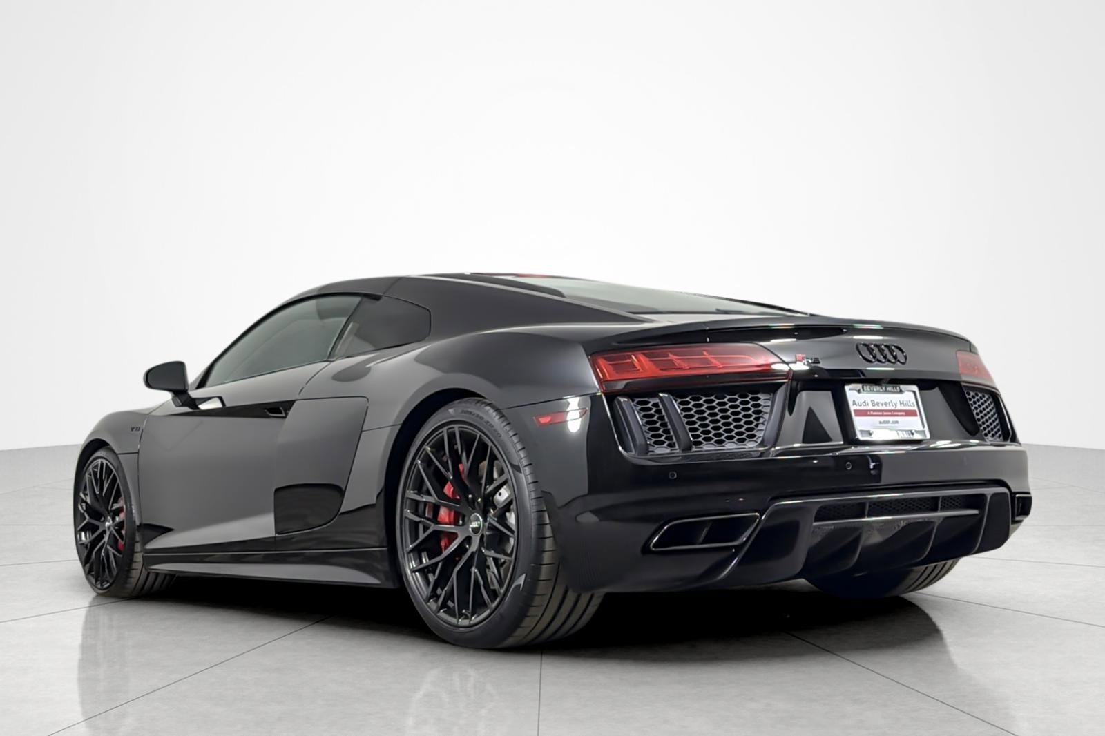 Used 2018 Audi R8 V10 w/ Premium Package RWD image 3