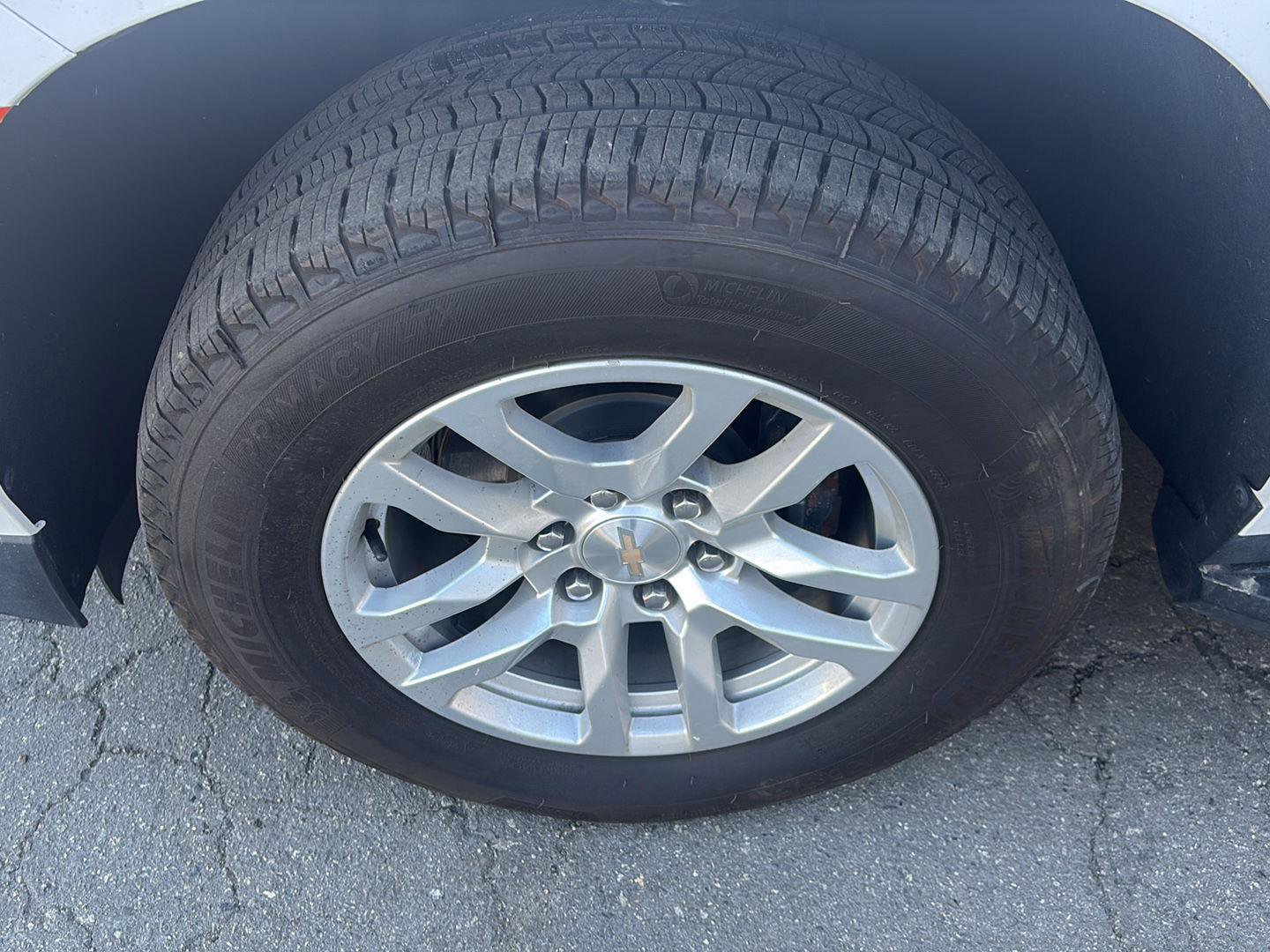 Used 2022 Chevrolet Suburban LS w/ Driver Alert Package image 8