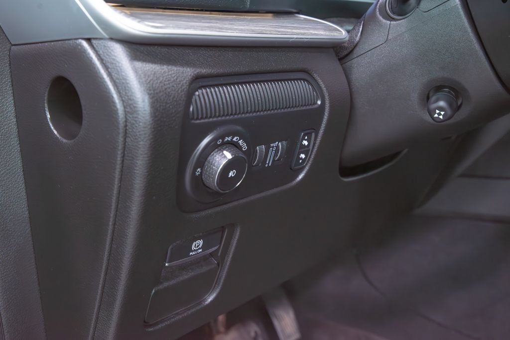 Used 2024 Jeep Wagoneer L Series II w/ Flexible Seating Group RWD image 25