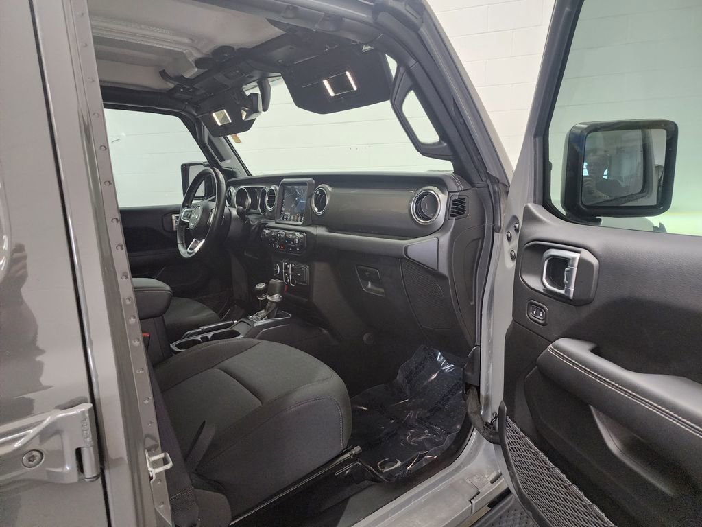 Used 2022 Jeep Wrangler Unlimited Sahara w/ Dual Top Group image 31