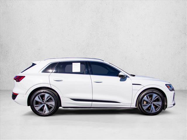 Used 2024 Audi Q8 e-tron Premium Plus w/ Premium Plus Package image 4