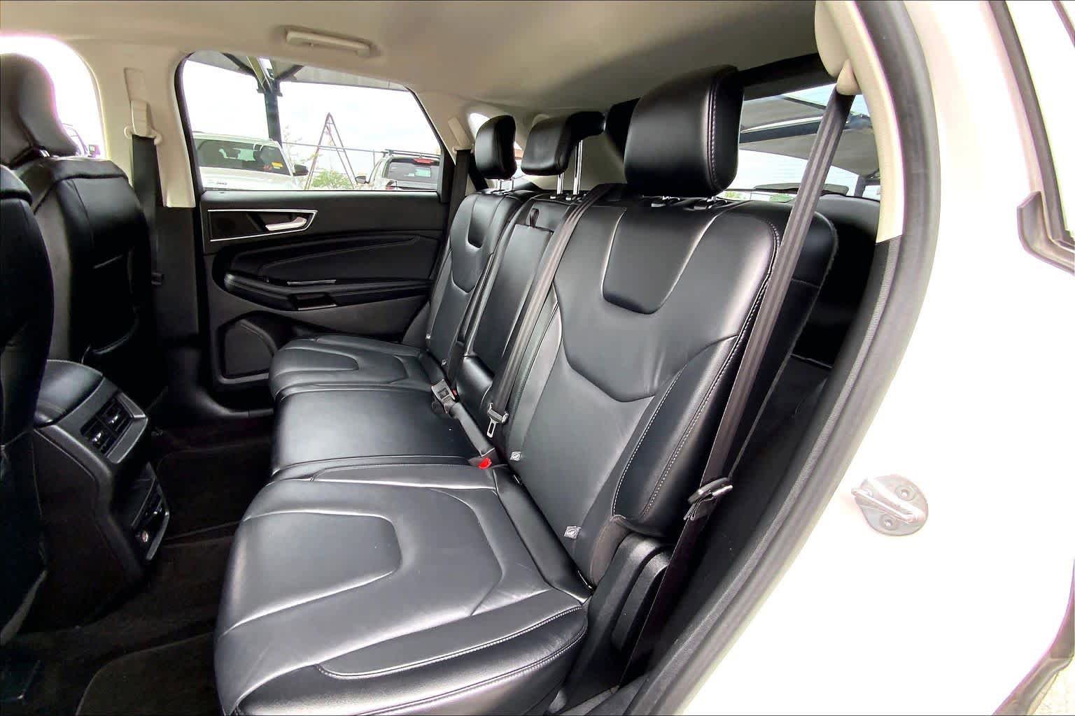 Used 2017 Ford Edge Titanium w/ Technology Package FWD image 36