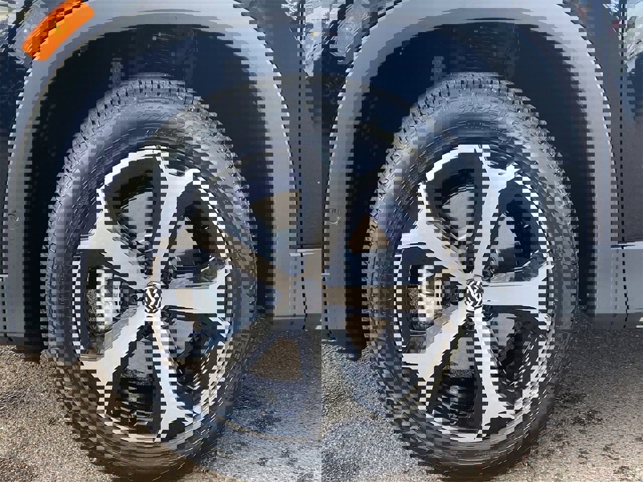 New 2025 Volkswagen Tiguan SE image 6