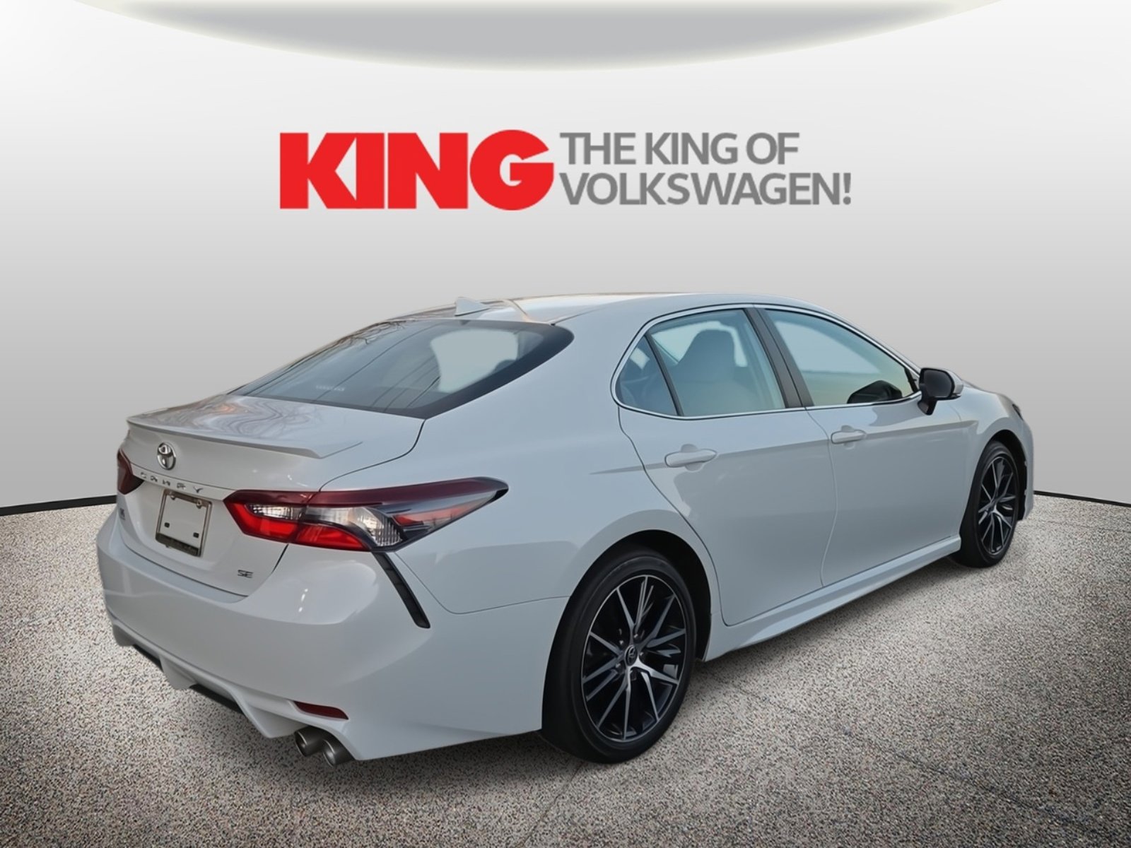 Used 2023 Toyota Camry SE image 3