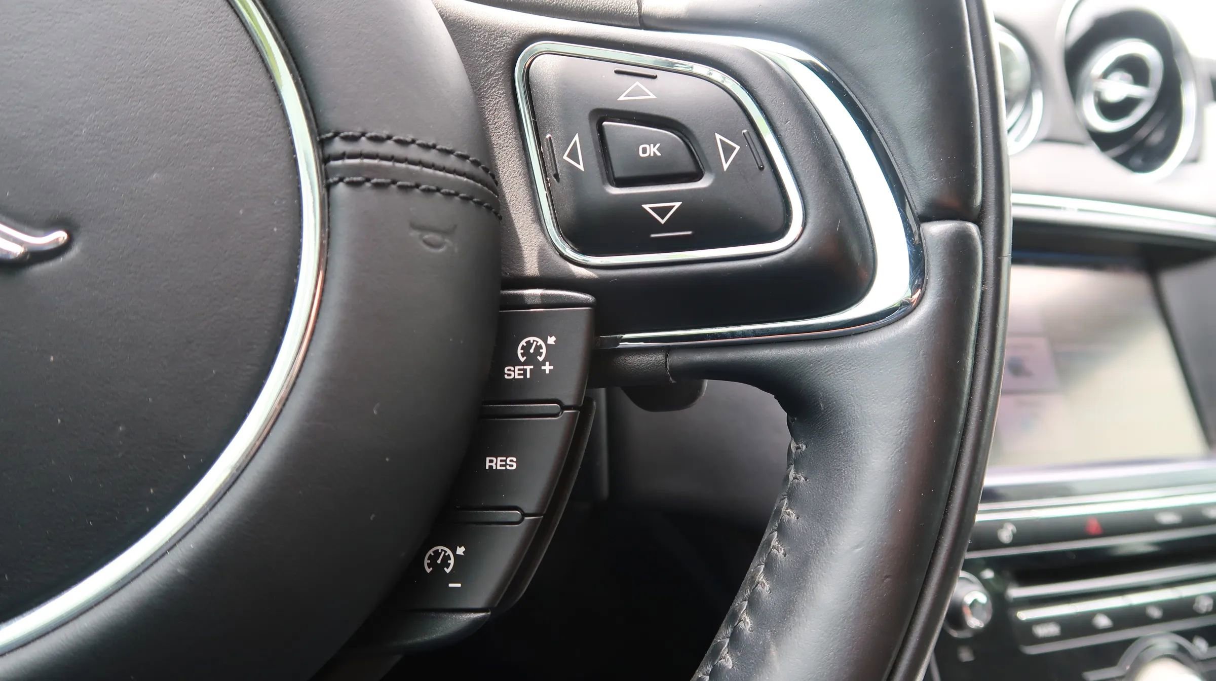 Used 2014 Jaguar XJ R LWB image 37