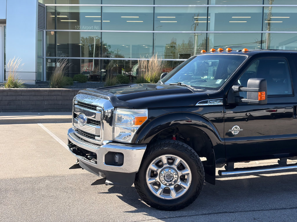 Used 2016 Ford F250 Lariat w/ Lariat Ultimate Package AWD/4WD image 2
