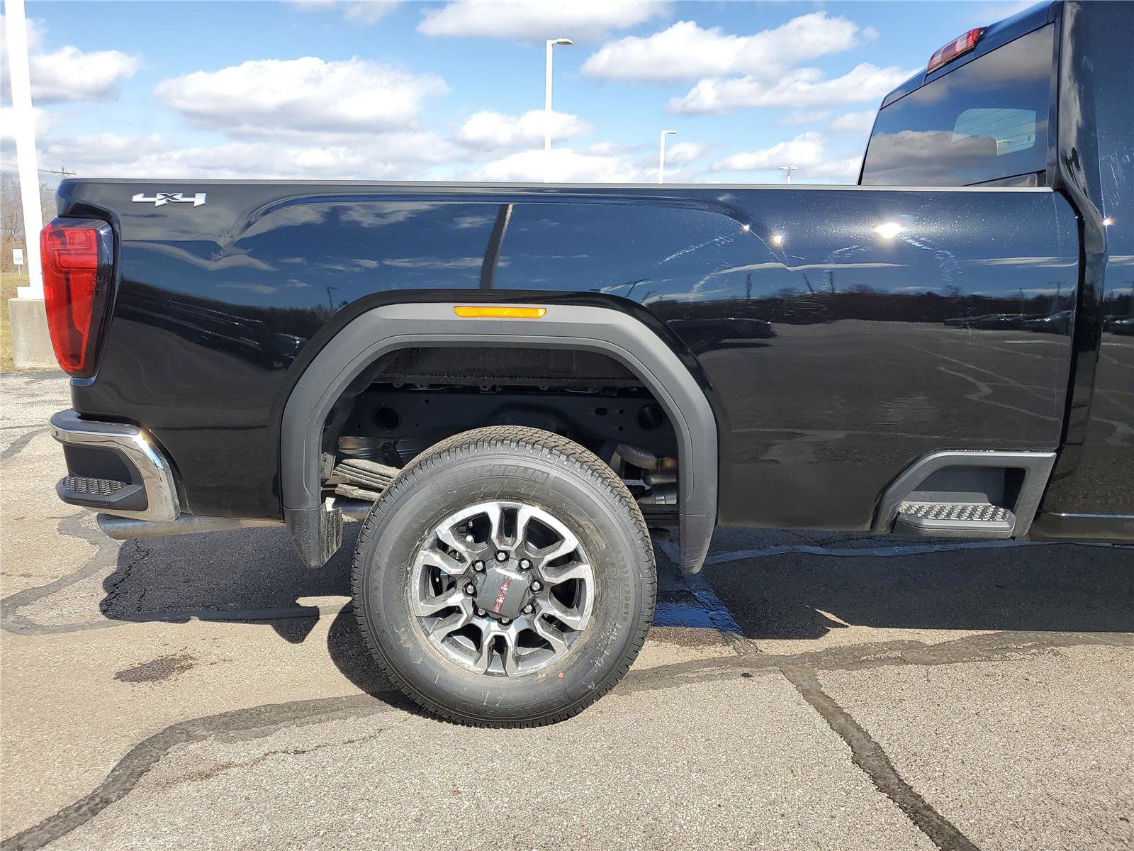 New 2026 GMC Sierra 2500 SLE w/ SLE Convenience Package image 9