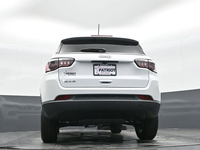 Used 2025 Jeep Compass Sport image 40