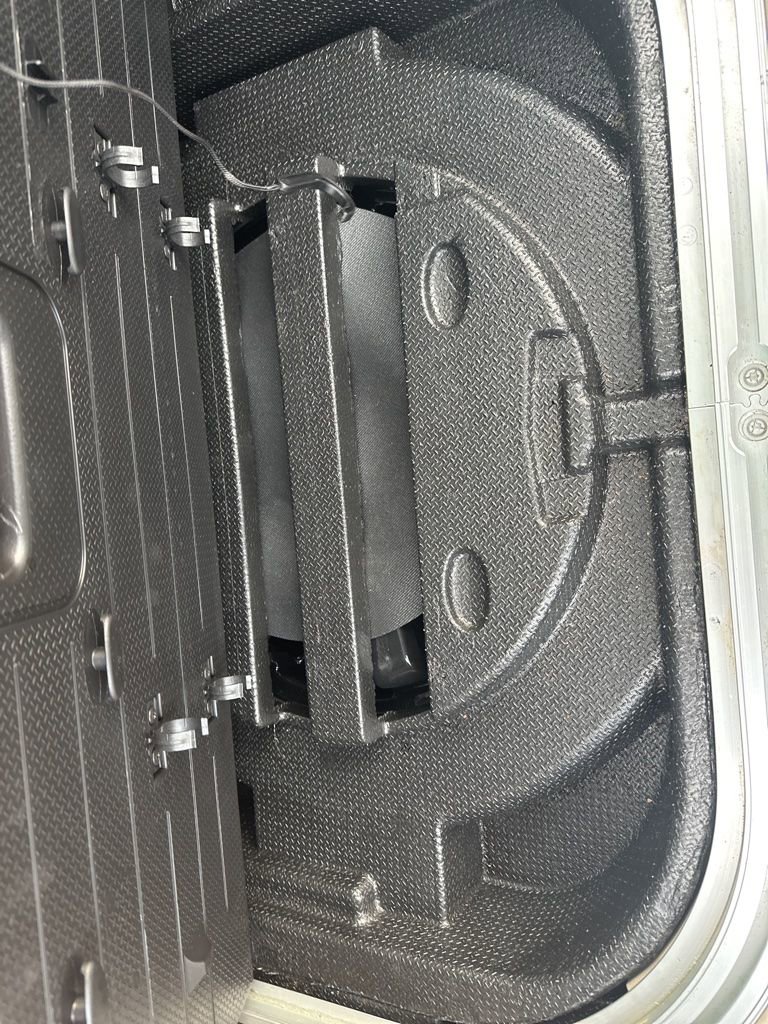 Used 2016 Cadillac SRX Luxury w/ Driver Awareness Package image 8