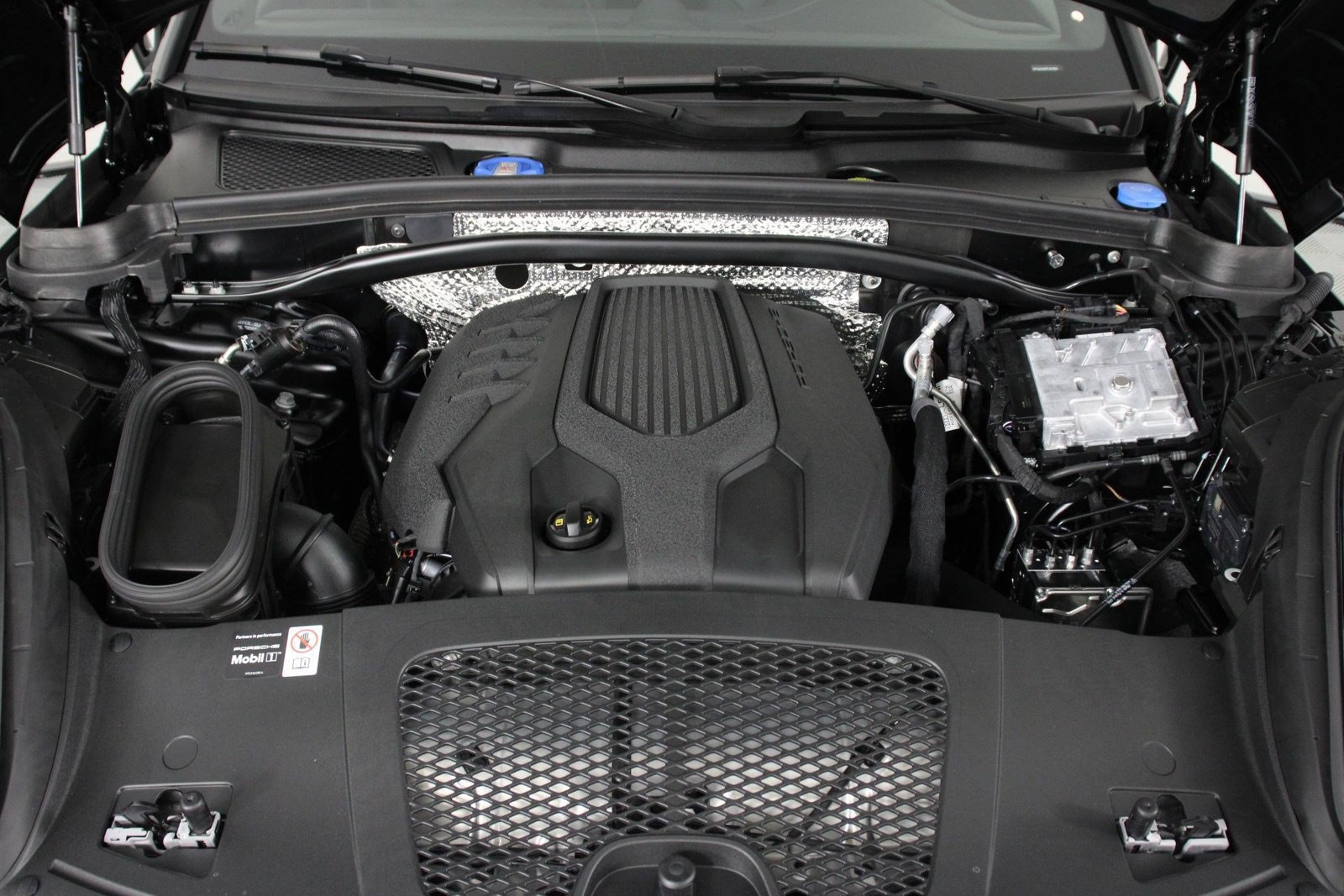 New 2026 Porsche Macan AWD/4WD image 20