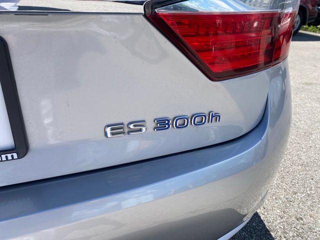Used 2013 Lexus ES 300h w/ Luxury Pkg FWD image 34