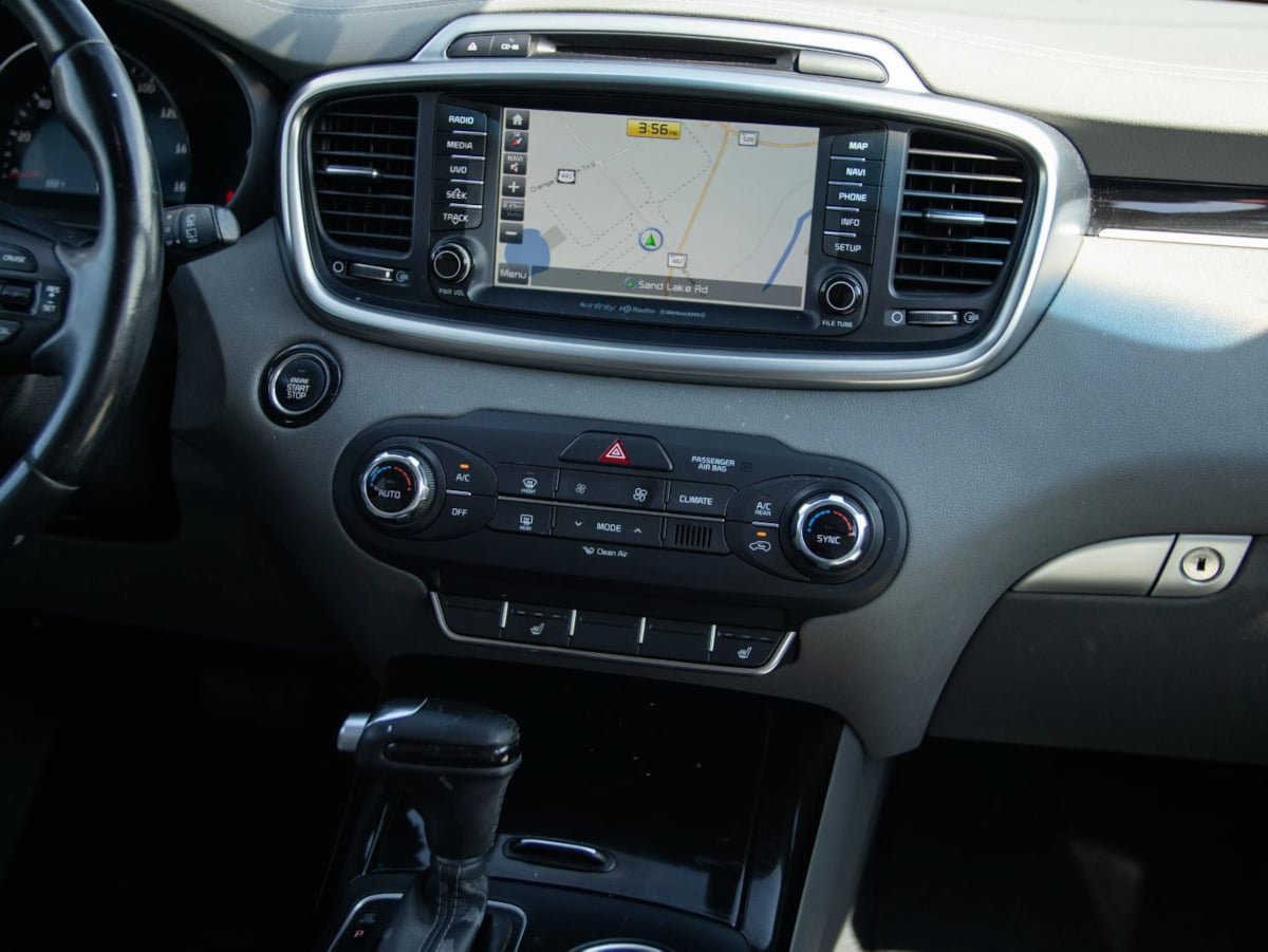Used 2016 Kia Sorento SX FWD image 24
