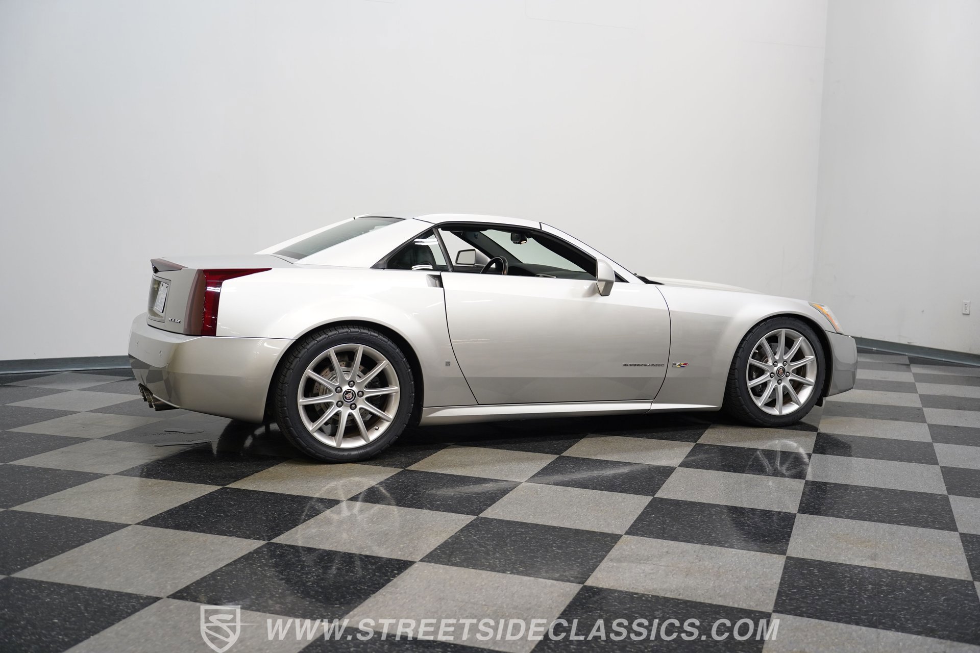 Used 2006 Cadillac XLR V image 13