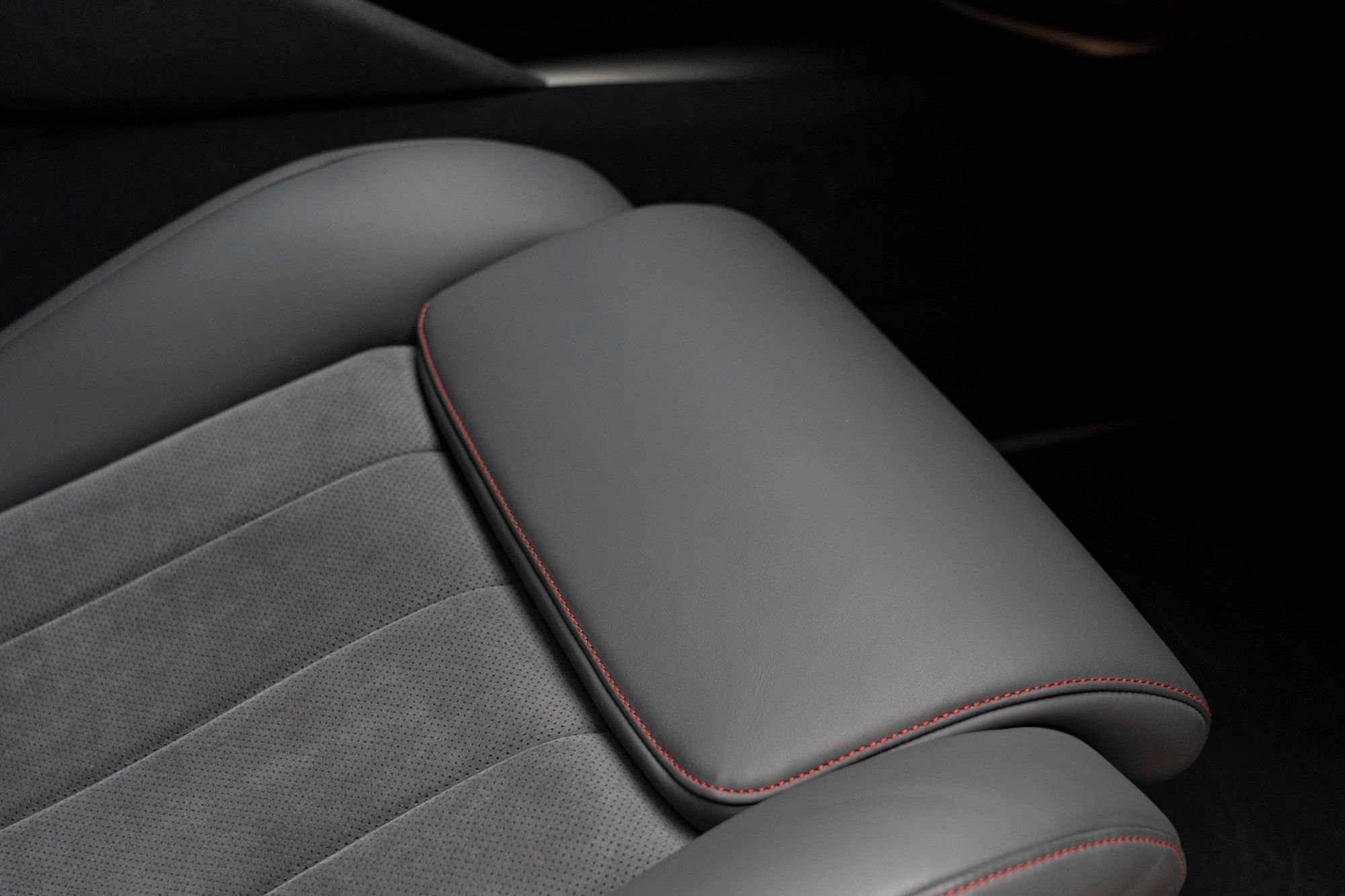 Used 2023 Ferrari Purosangue AWD/4WD image 45