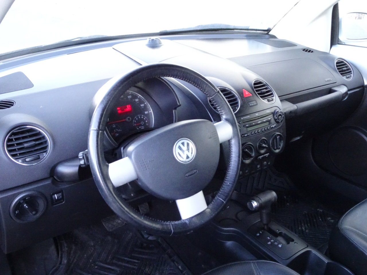 Used 2006 Volkswagen Beetle Convertible w/ Package 2 image 9