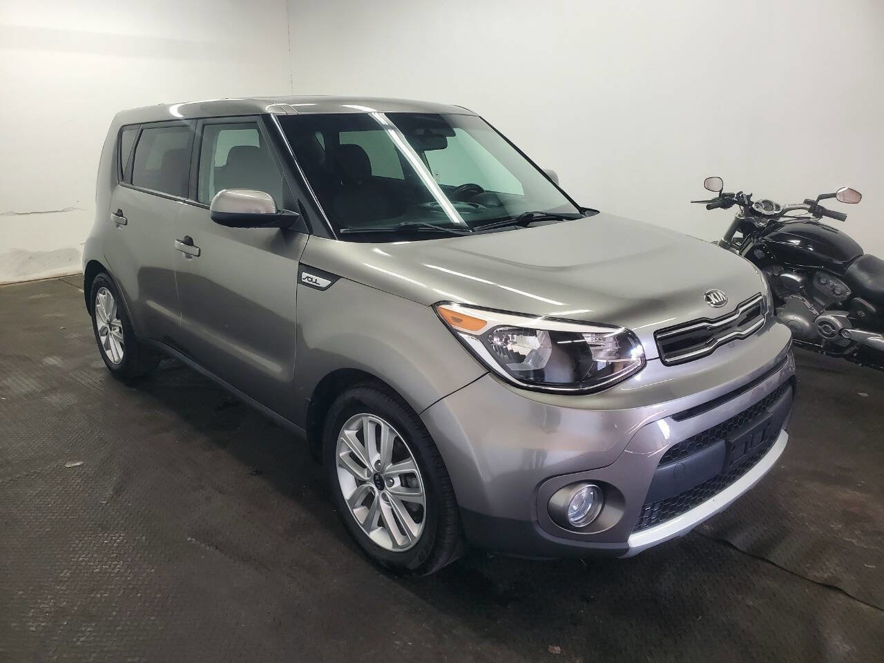 Used 2017 Kia Soul + image 3