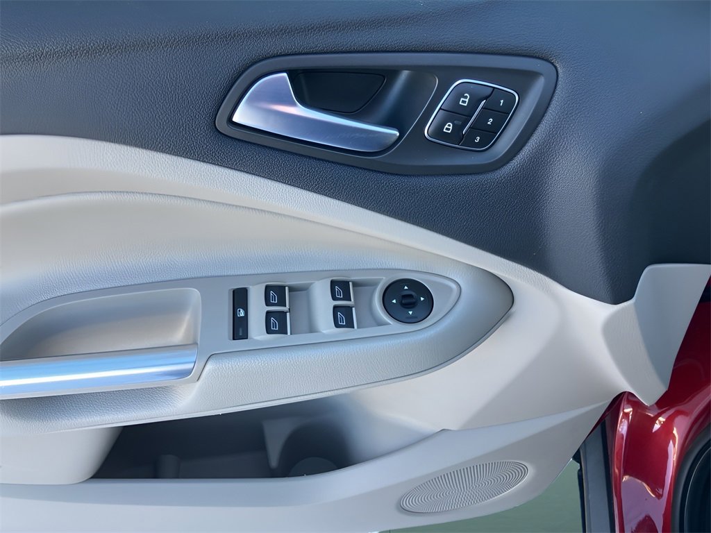 Used 2018 Ford Escape Titanium w/ Ford Safe & Smart Package image 39