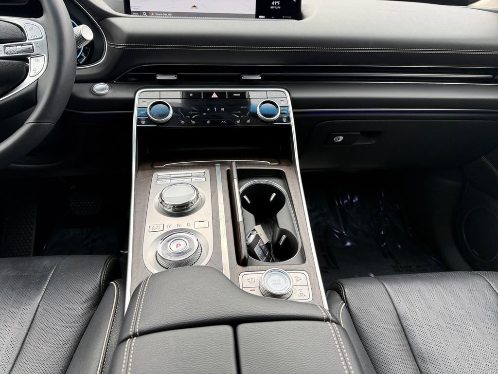 Used 2023 Genesis GV80 2.5T w/ Prestige 20" Package image 11