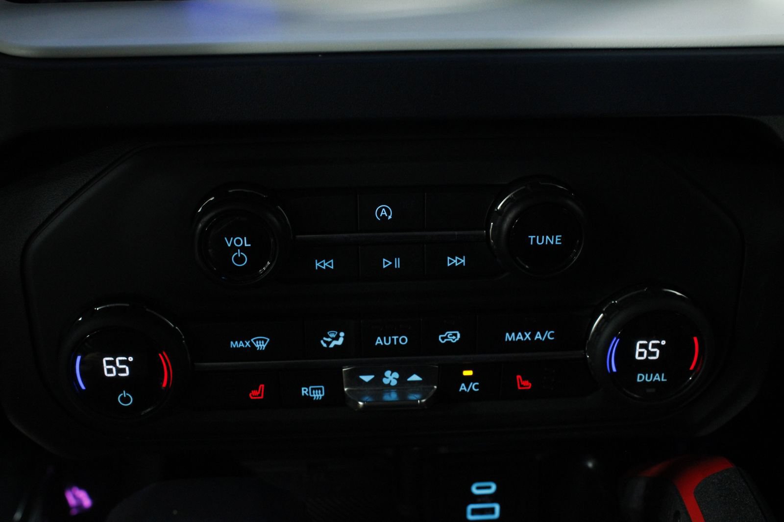 Used 2025 Ford Bronco Heritage Edition AWD/4WD image 28