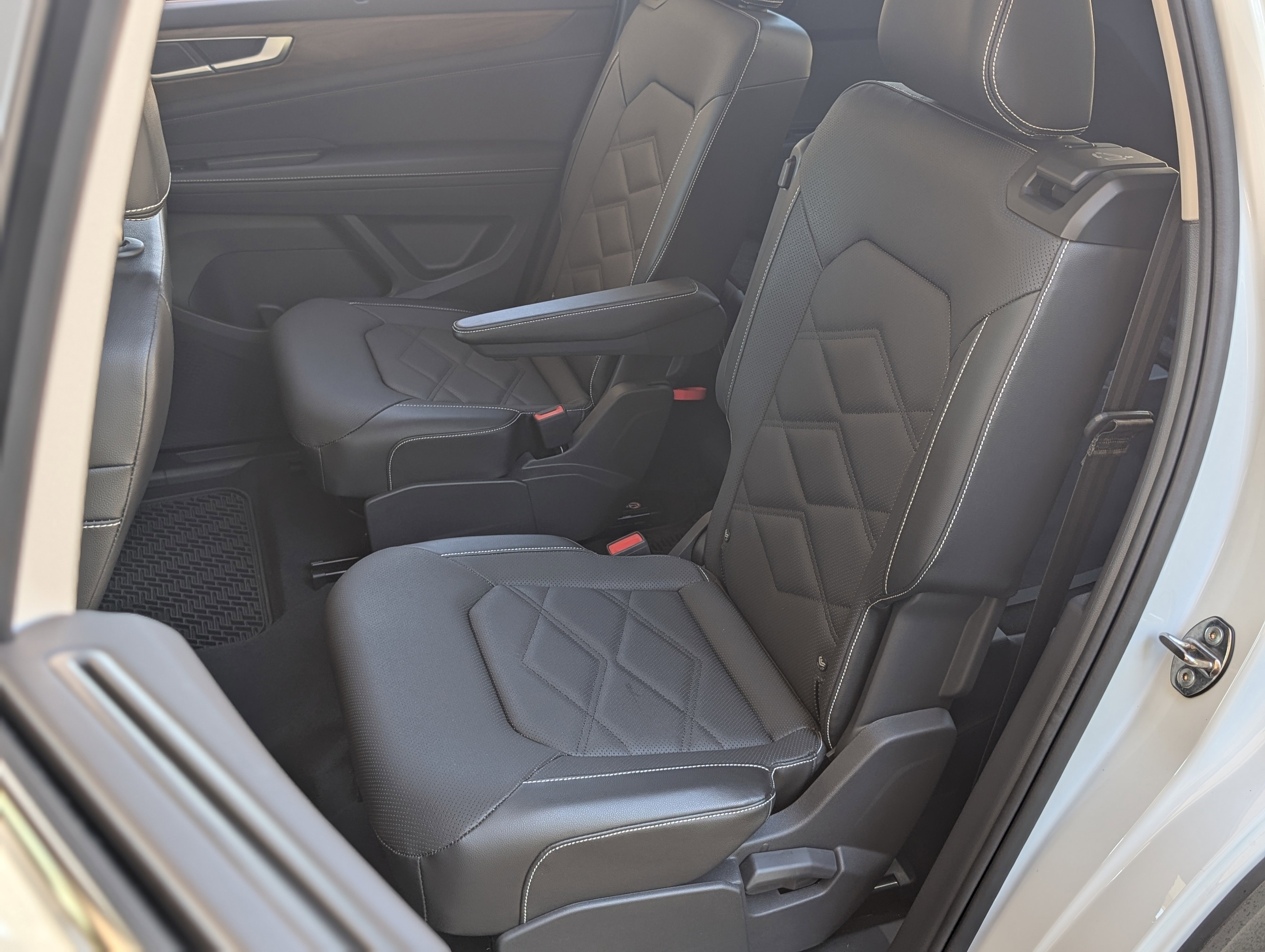 Used 2024 Volkswagen Atlas SE image 17