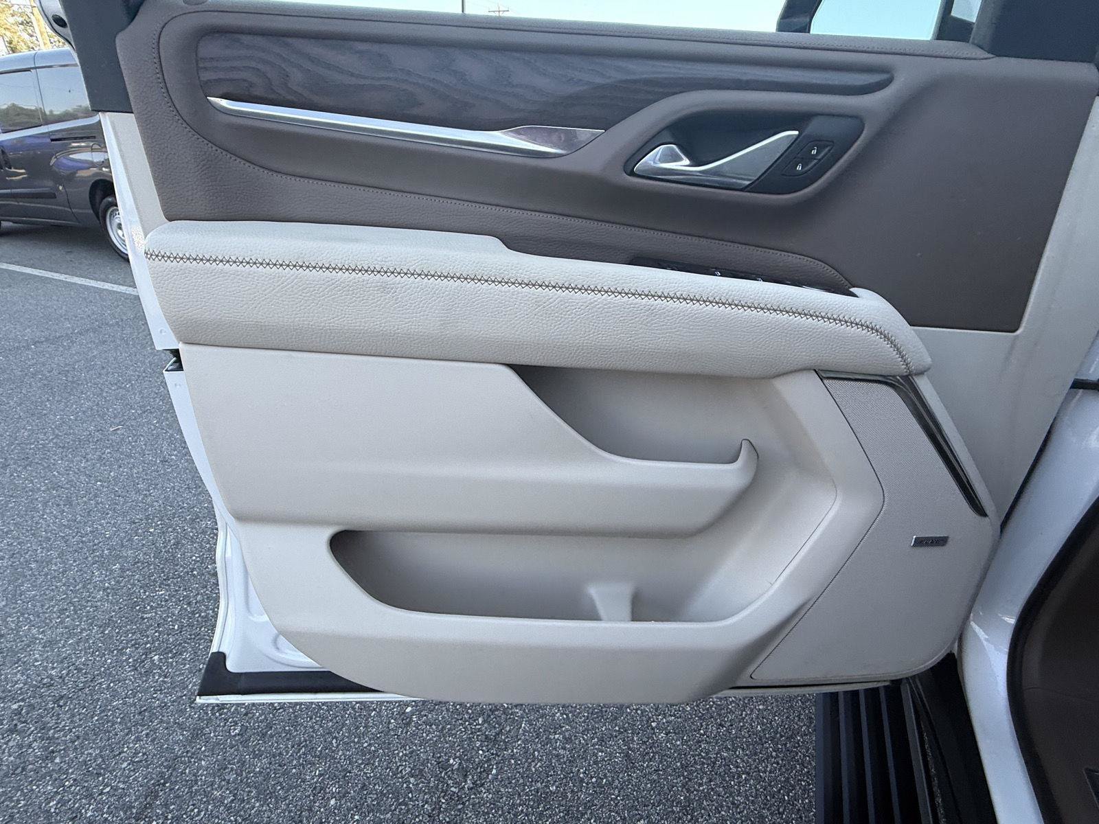 Used 2023 GMC Yukon XL Denali AWD/4WD image 17