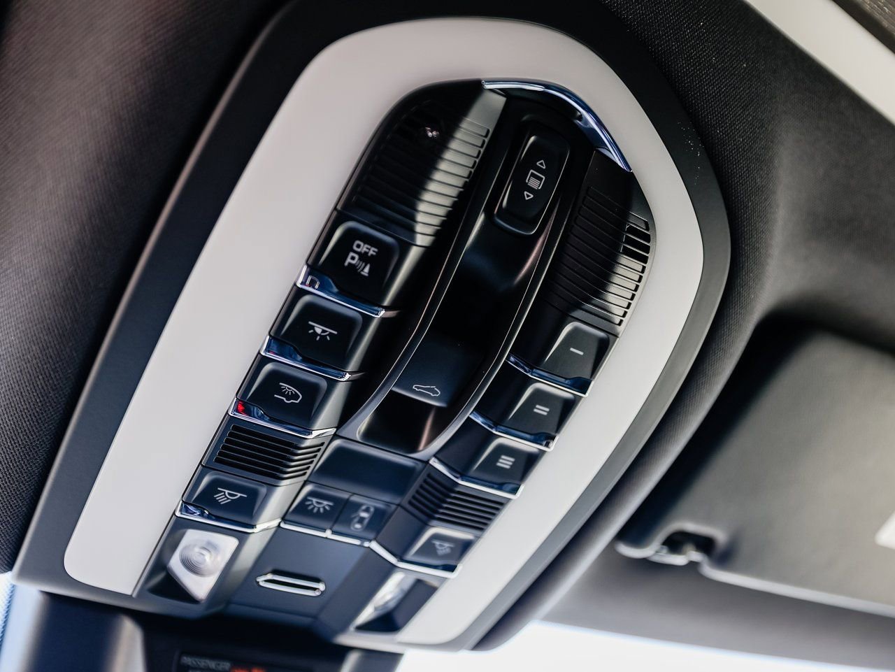 Certified 2025 Porsche Macan image 21