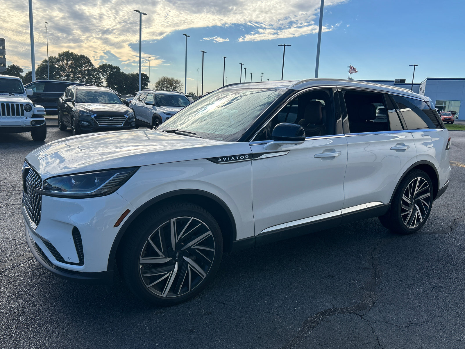 New 2026 Lincoln Aviator Reserve AWD/4WD image 3