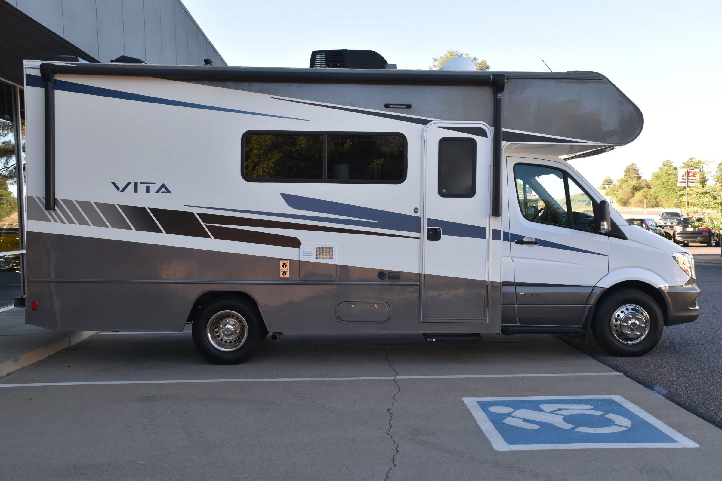 Used 2018 Mercedes-Benz Sprinter 3500 image 9