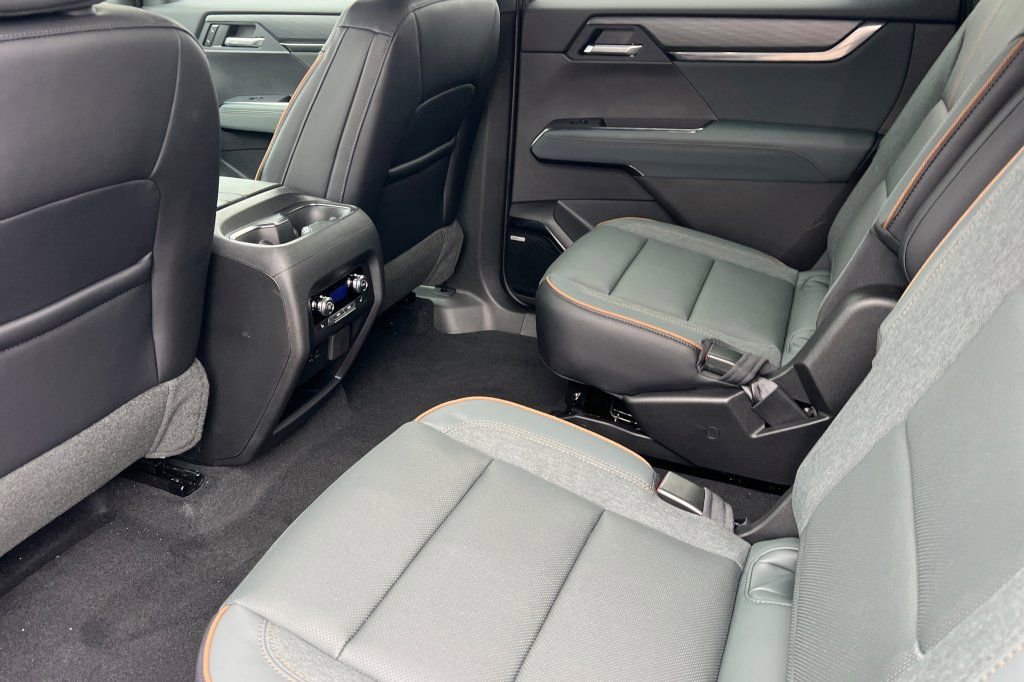 New 2026 GMC Acadia AT4 w/ Luxury Package image 9