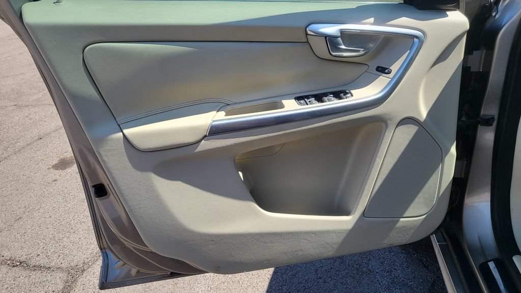 Used 2015 Volvo XC60 T5 Premier w/ Protection Package FWD image 25
