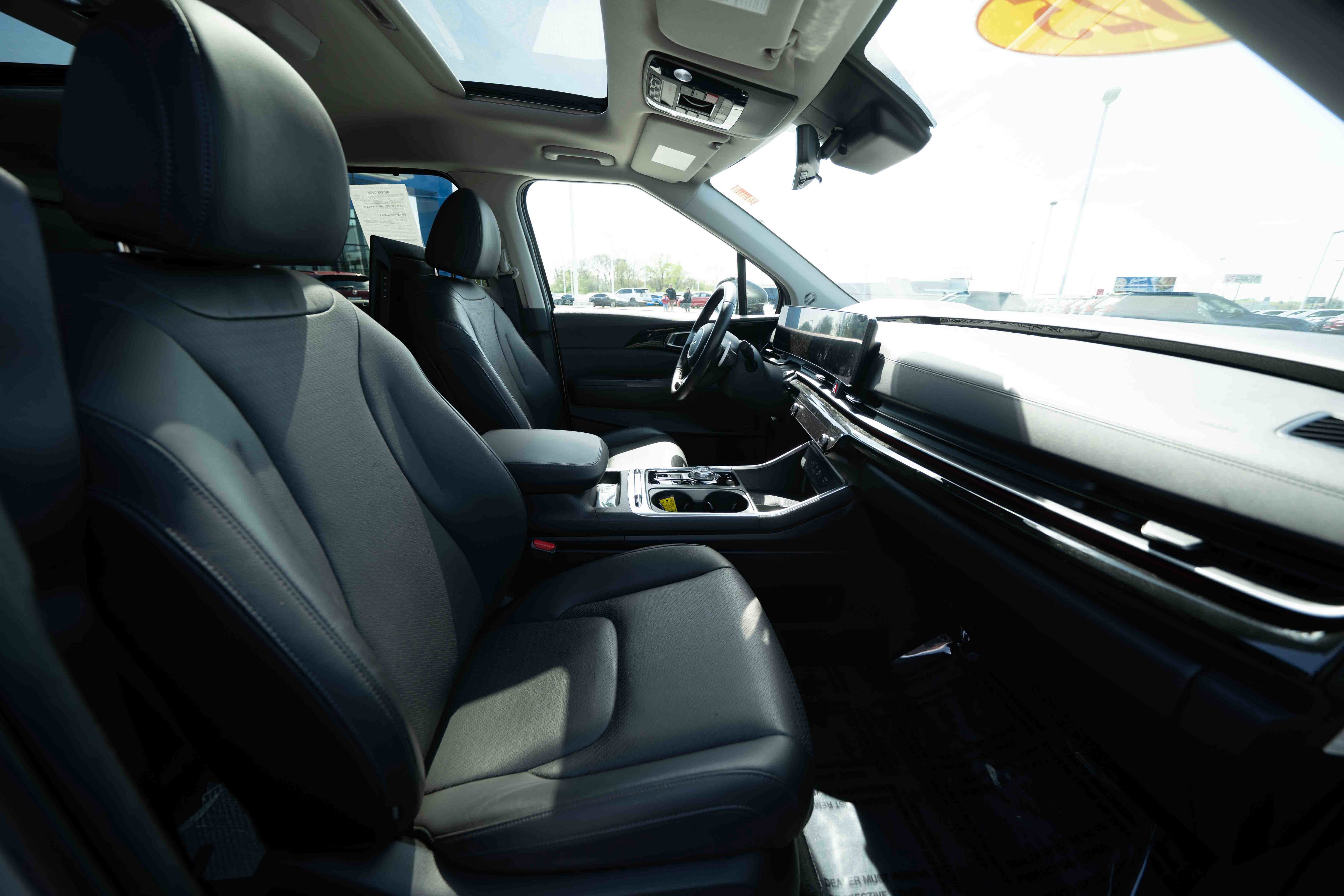 Used 2025 Kia Carnival SX Prestige FWD image 27