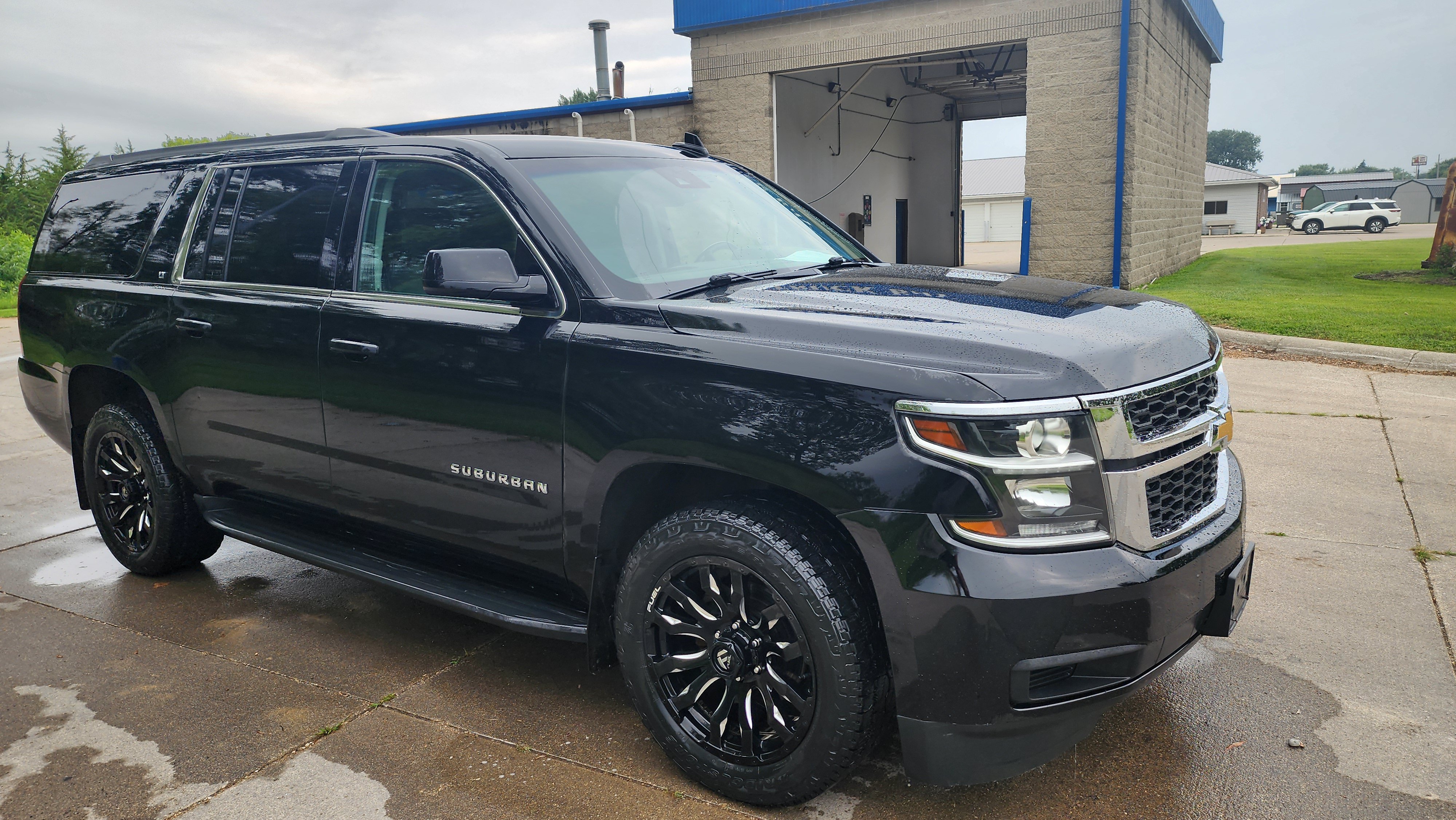 Used 2020 Chevrolet Suburban LT AWD/4WD image 3