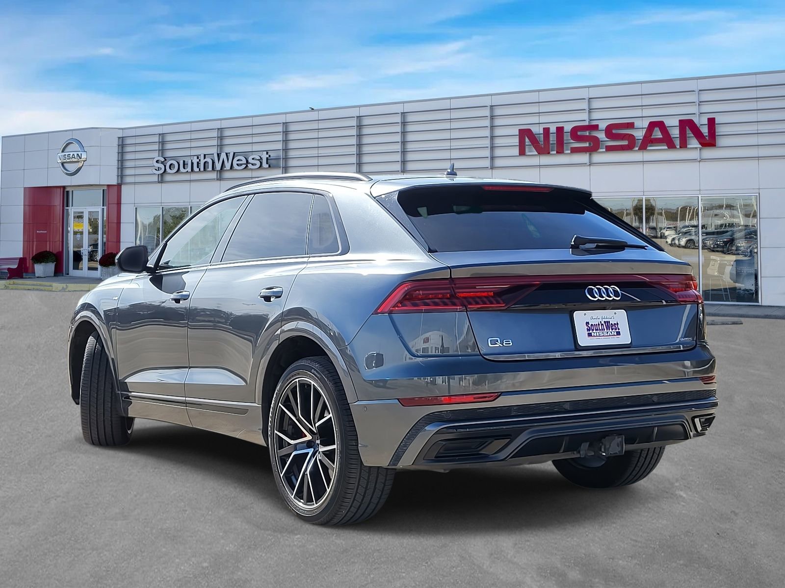 Used 2019 Audi Q8 Prestige w/ Year 1 Package image 8