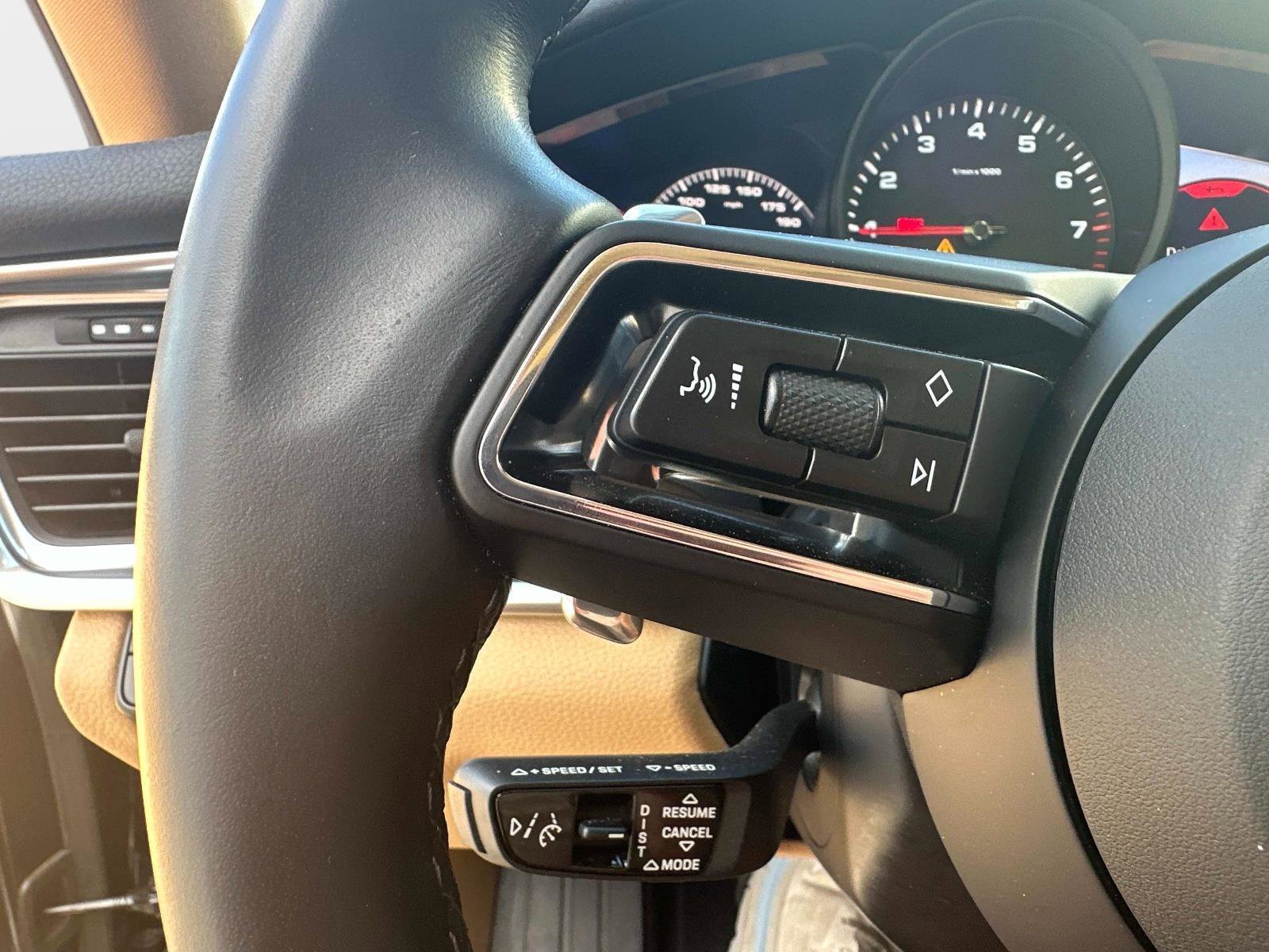 Used 2022 Porsche Panamera image 27