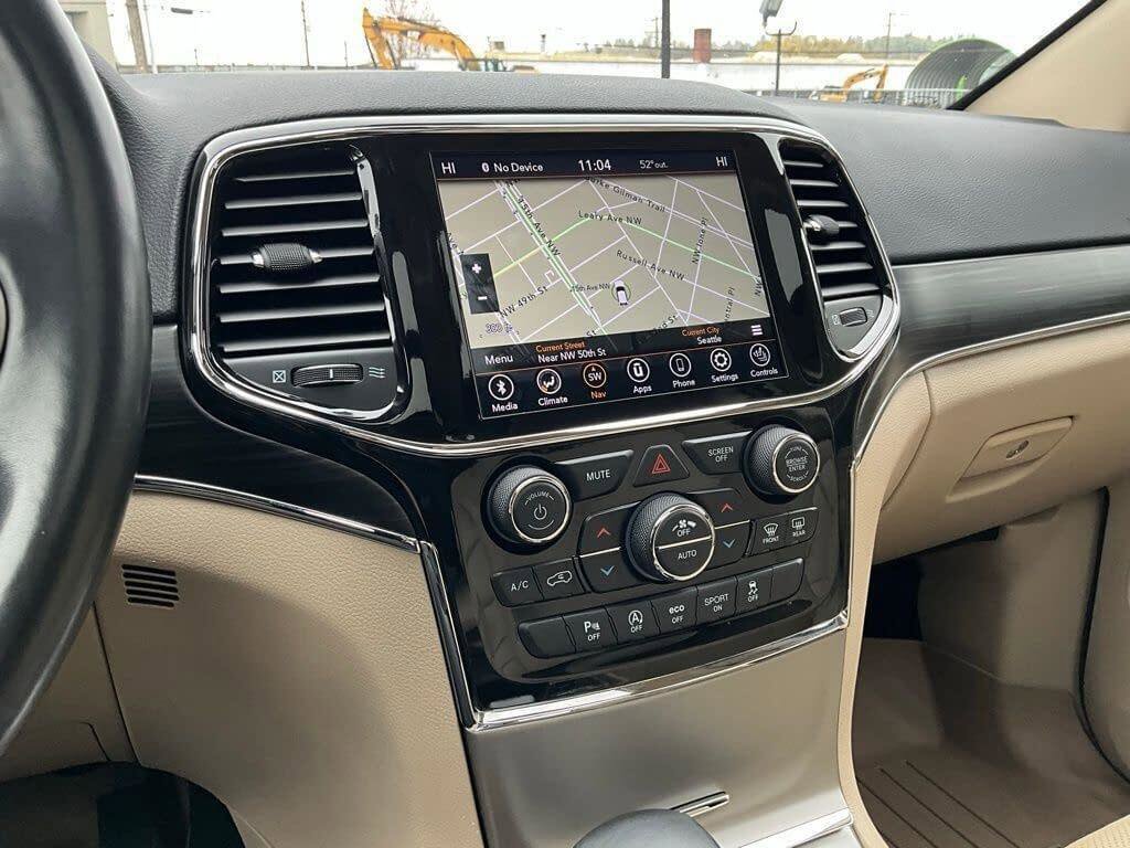 Used 2021 Jeep Grand Cherokee Limited w/ Luxury Group II AWD/4WD image 18