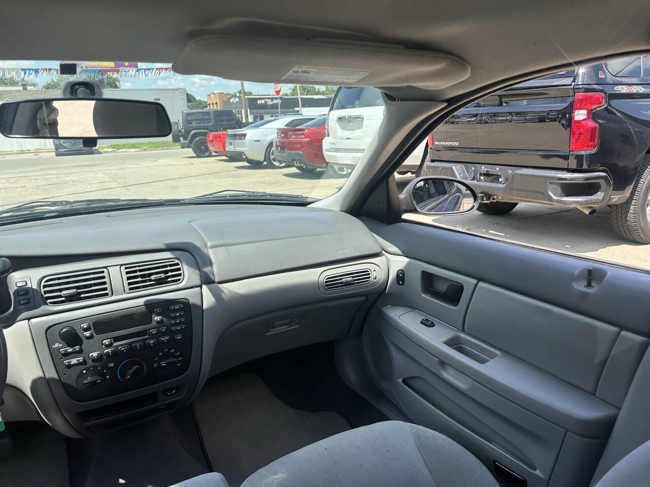 Used 2004 Ford Taurus SE FWD image 18