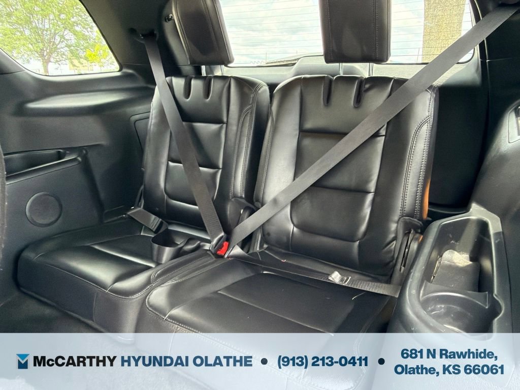 Used 2017 Ford Explorer XLT w/ Equipment Group 202A AWD/4WD image 6