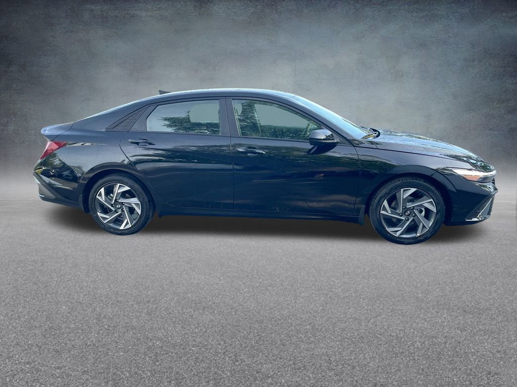 Used 2025 Hyundai Elantra Sport image 33