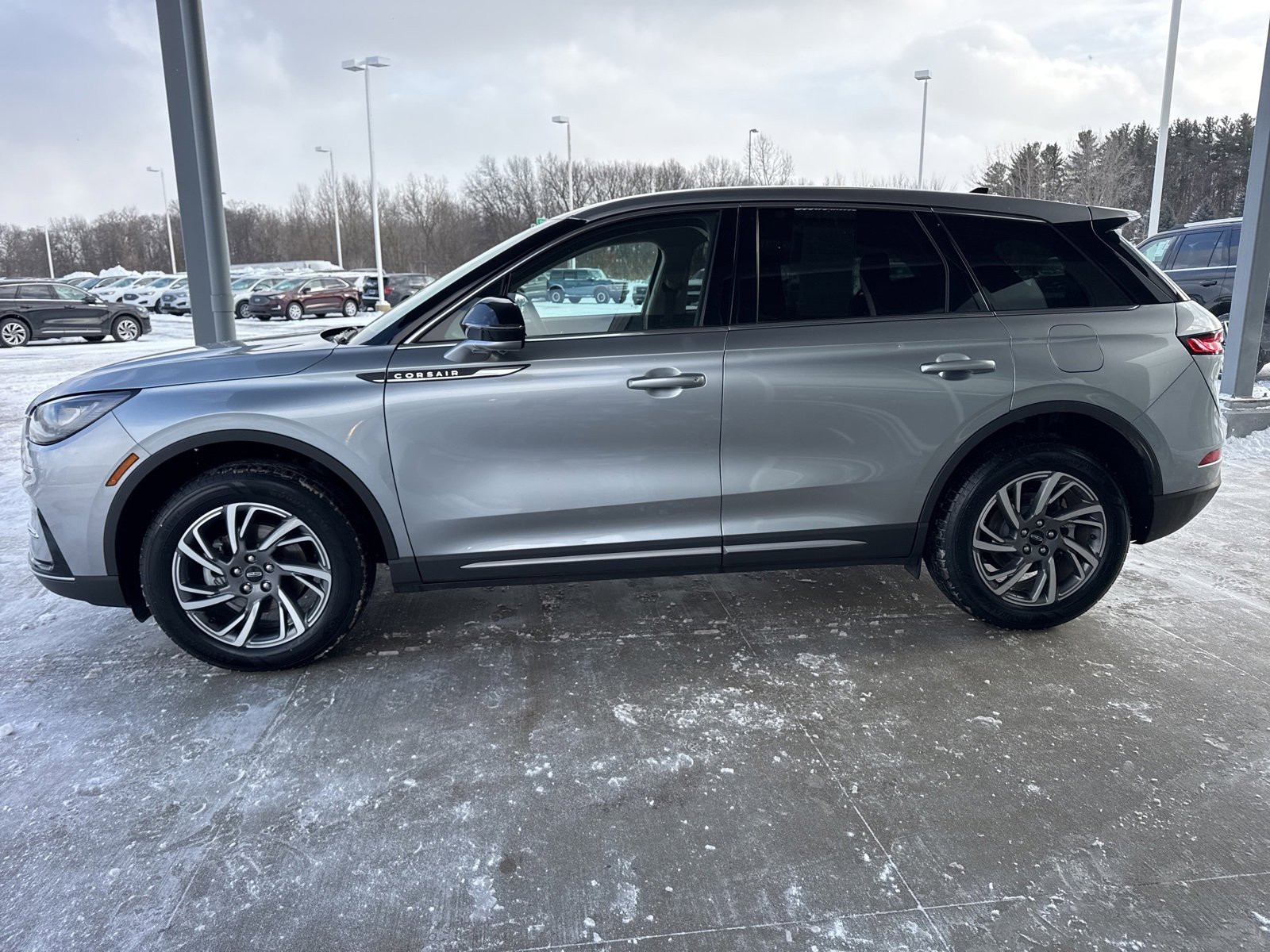 Used 2023 Lincoln Corsair AWD w/ Equipment Group 101A image 3