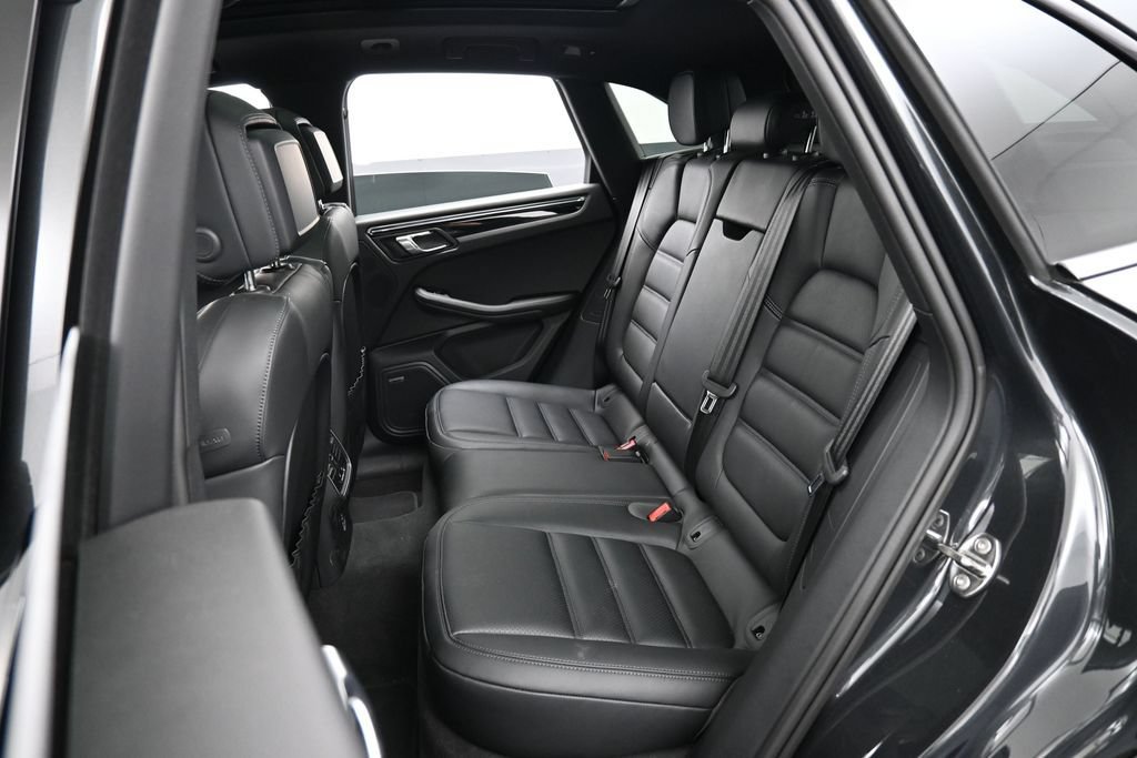 Certified 2026 Porsche Macan AWD/4WD image 24