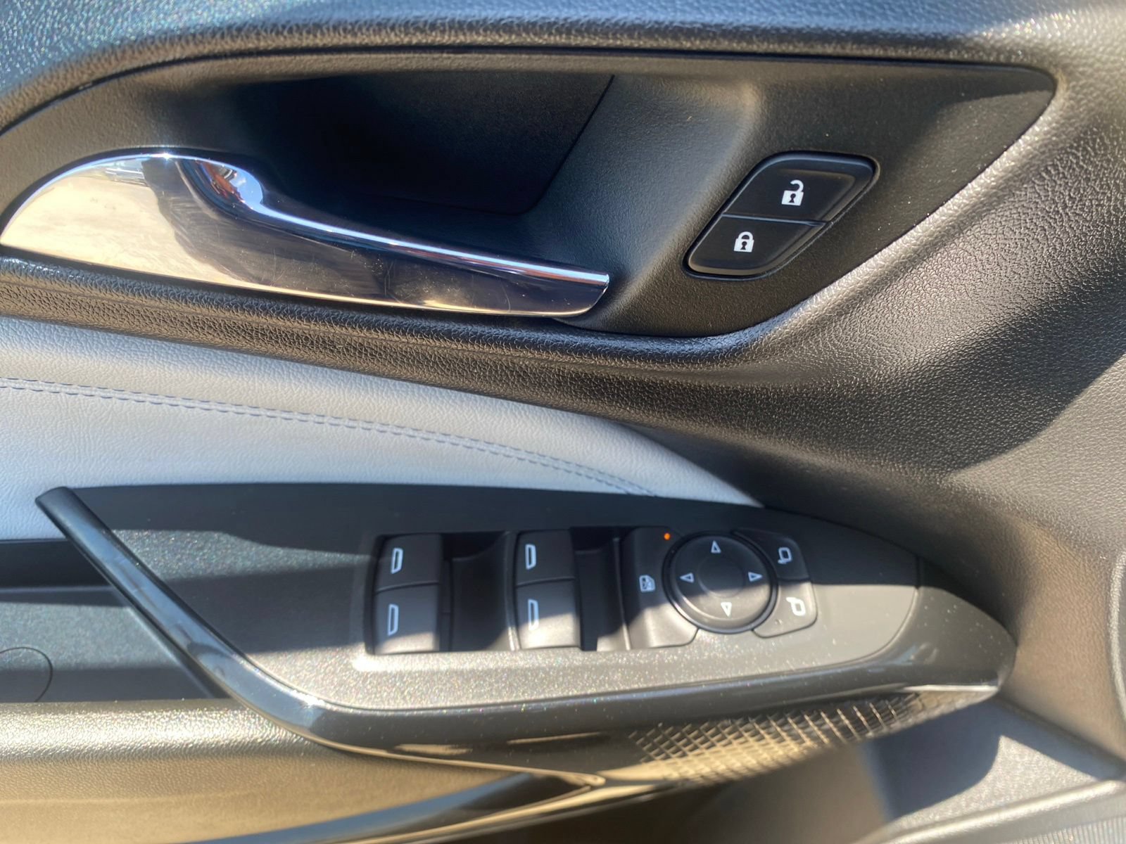 Used 2024 Chevrolet Trax LT FWD image 12