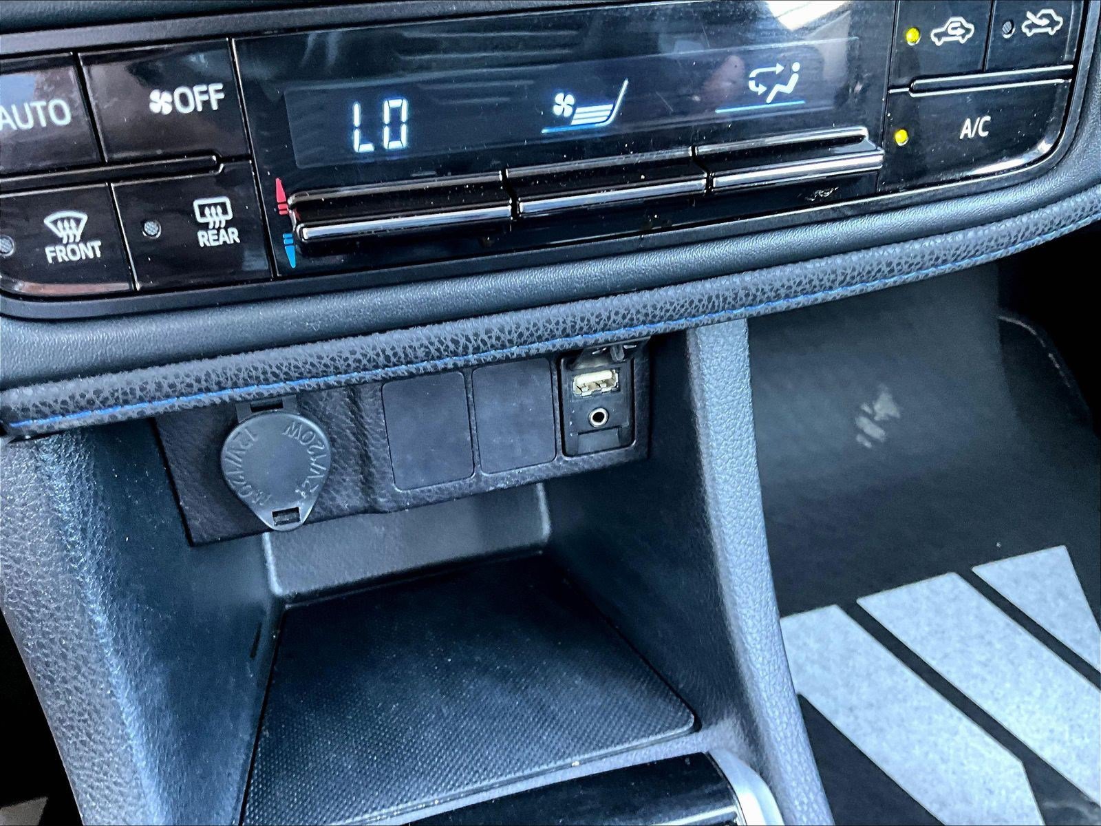 Used 2018 Toyota Corolla SE w/ Carpet Mat Package (TMS) FWD image 16