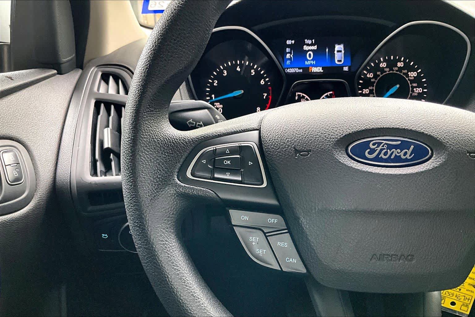 Used 2017 Ford Focus SE FWD image 23